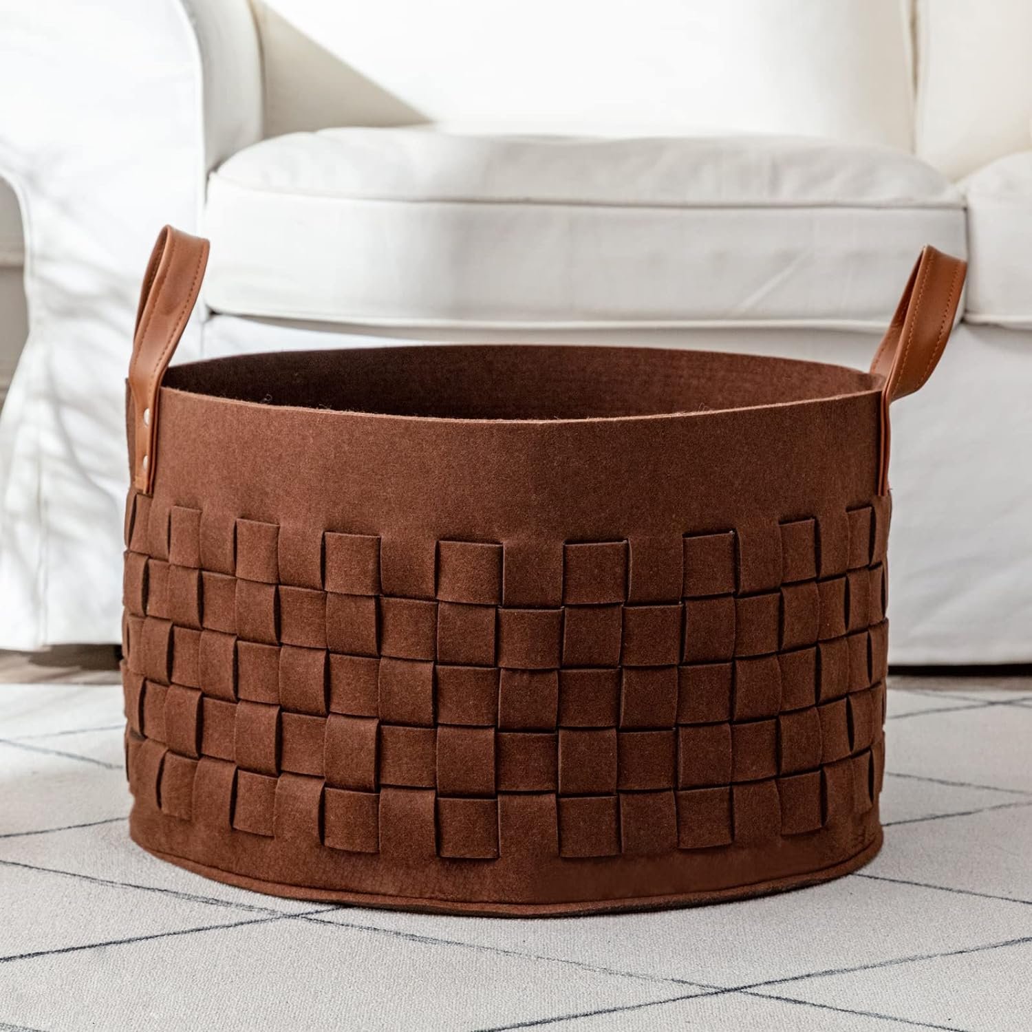 71yeggexqhL._AC_SL1500_.jpg Large Round Felt Laundry and Blanket Storage Basket with Handle - Image 1